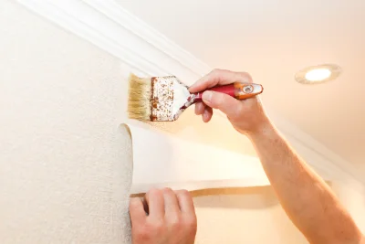 Pose de papier peint à l'Éguille — revêtements muraux et toiles de verre